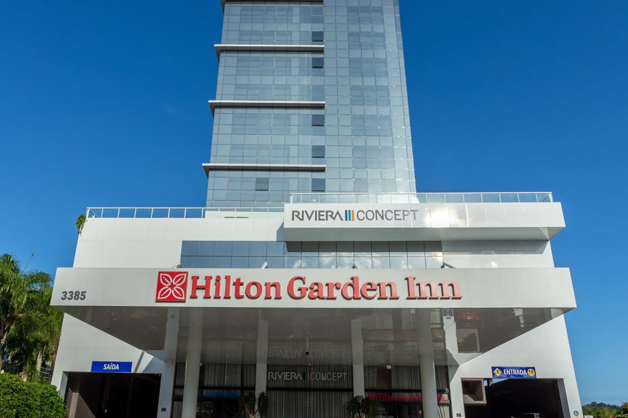 Fachada do Hilton Garden Inn Itajaí — Praia Brava